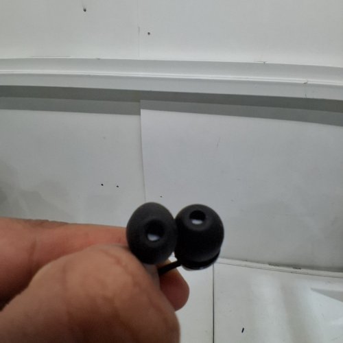 SONY WI-C100 WIRELESS IN-EAR BLUETOOTH HEADPHONES WITH BUILT-IN MICROPHONE - BLACK (MODEL: YY2957) image 4