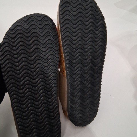 WOMEN'S TIME AND TRU SANDALS - SIZE 7 - BROWN image 3