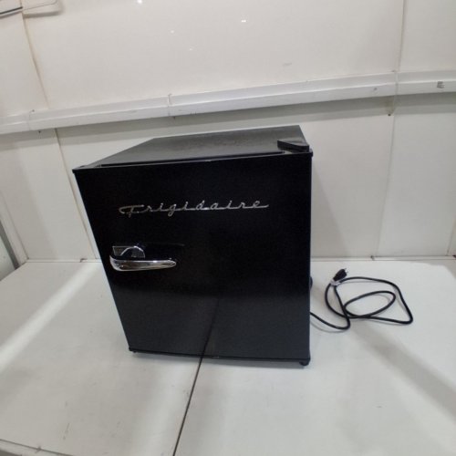 FRIGIDAIRE RETRO STYLE COMPACT MINI FRIDGE - 1.6CU.FT - BLACK (MODEL: EFR176-BLACK-6COM) image 3