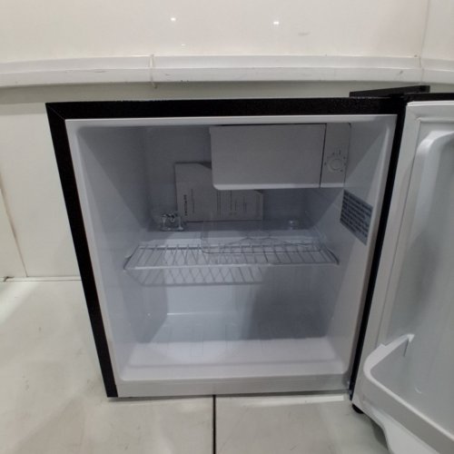 FRIGIDAIRE RETRO STYLE COMPACT MINI FRIDGE - 1.6CU.FT - BLACK (MODEL: EFR176-BLACK-6COM) image 5