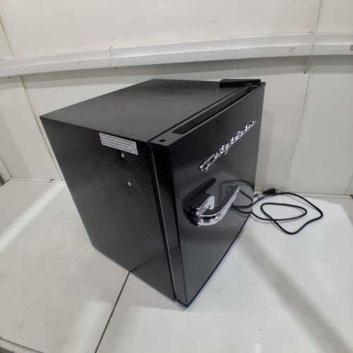 FRIGIDAIRE RETRO STYLE COMPACT MINI FRIDGE - 1.6CU.FT - BLACK (MODEL: EFR176-BLACK-6COM) image 8