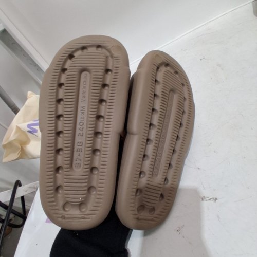 UNISEX MELLOW FLUFFY AND SOFT SANDALS - SIZE 37-38 - BROWN image 3
