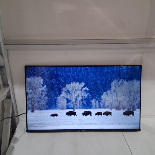 HISENSE 4K UHD HDR LRD ROKU SMART TV - 43" - BLACK (MODEL: 43R63N) image 4