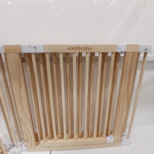COMFYCUBS FOLDABLE EXTENDABLE BABY GATE WITH CHILD PROOF LOCK - 25" X 30" - 228" - NATURAL image 3