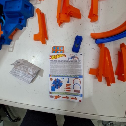 HOT WHEELS CRISS CROSS CRASH MOTORIZED TRACK SET WITH 4 HIGH SPEED CRASH ZONES AND RACE CAR - BLUE/ORANGE (MODEL: DTN42) image 4