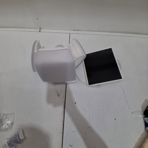 LUTEC MOTION ACTIVATED SOLAR SECURITY LED FLOOD LIGHT - 5000K - 3000LM - WHITE (MODEL: 1937995) image 2