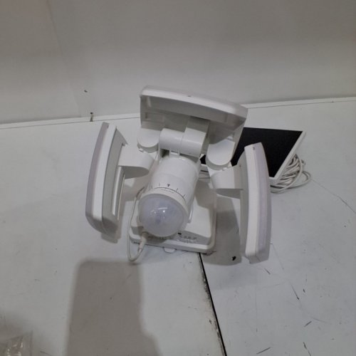 LUTEC MOTION ACTIVATED SOLAR SECURITY LED FLOOD LIGHT - 5000K - 3000LM - WHITE (MODEL: 1937995) image 3