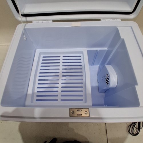 KOOLATRON TRAVEL SAVER THERMOELECTRIC BRUSHLESS ICELESS 12V COOLER/WARMER - 42L CAPACITY - GREY/BLACK (MODEL: P95) image 3
