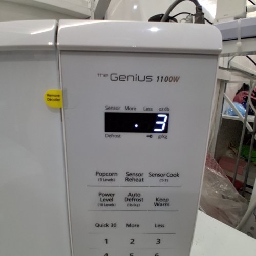 PANASONIC "THE GENIUS" MICROWAVE OVEN - 1.3 CUBIC FEET/1100 WATTS - WHITE - (NN-SG676W) image 2