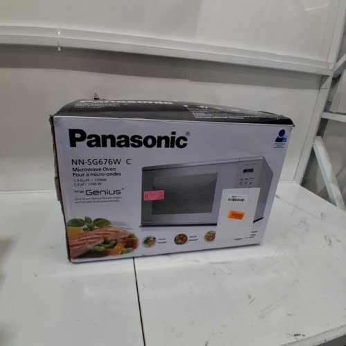 PANASONIC "THE GENIUS" MICROWAVE OVEN - 1.3 CUBIC FEET/1100 WATTS - WHITE - (NN-SG676W) image 6