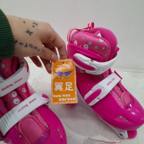 GIRLS ADJUSTABLE ROLLER SKATES WITH LIGHT UP WHEELS - SIZE 31-34 - PINK image 2