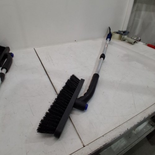 MALLORY EXTENDING SNOW BROOM WITH SWIVEL HEAD - 52" - BLUE image 2
