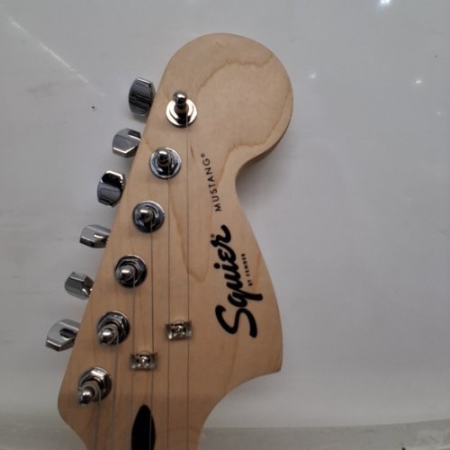 FENDER SQUIER SONIC MUSTANG ELECTRIC GUITAR - MAPLE FINGERBOARD - RIGHT HAND - TORINO RED (MODEL: 0373652558) image 4