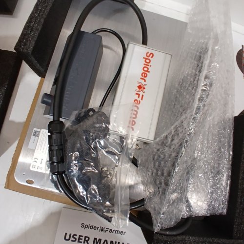 SPIDER FARMER FULL SPECTRUM LED GROW LIGHT - 100W/3000-5000K - BLACK (MODEL: SF 1000) image 3