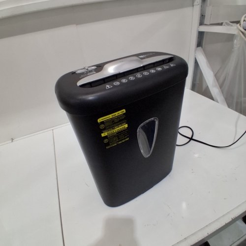 AMAZON BASICS 8-SHEET CROSS-CUT PAPER SHREDDER AND CREDIT CARD SHREDDER - BLACK image 3