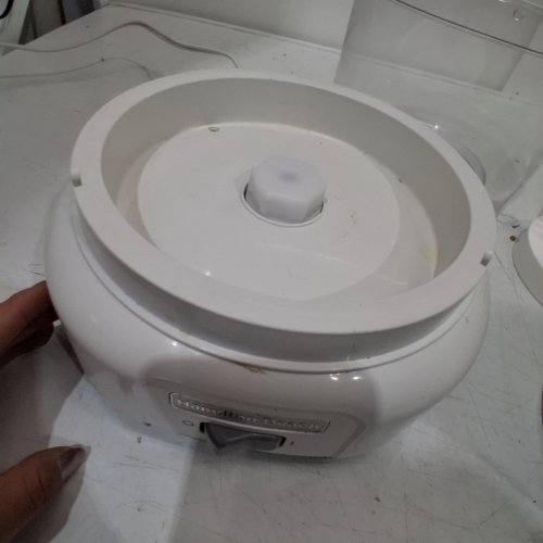 HAMILTON BEACH ELECTRIC ICE CREAM MAKER - MAKES 1.5QT - WHITE (MODEL: 68880C) image 2