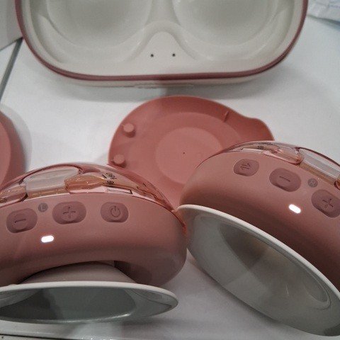 MOMCOZY AIR 1 ULTRA-SLIM HANDS-FREE WEARABLE BREAST PUMP WITH WIRELESS CHARGING CASE - COZY RED (MODEL: AIR 1) image 3