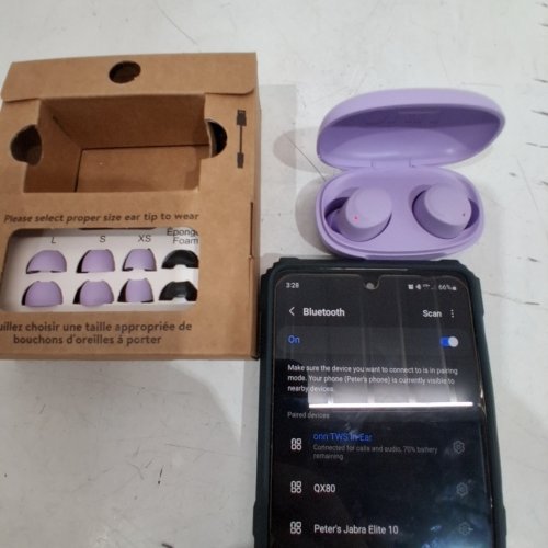 ONN. WIRELESS IN-EAR EARPHONES WITH CHARGING CASE WITH UP TO 20 HOURS PLAYTIME - PURPLE image 2
