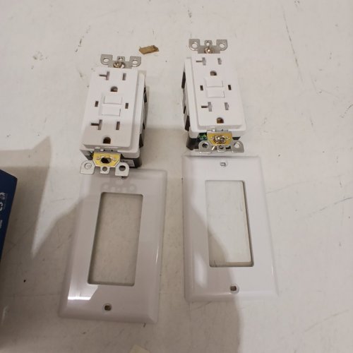 2PK DEWENWILS SELF TEST LED INDICATOR WALL OUTLET & WALL PLATE - 20AMP - WHITE - (MODEL:HGFB20B) image 2