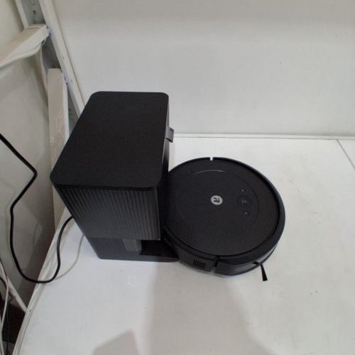 IROBOT ROOMBA VAC 2 ESSENTIAL ROBOT VACUUM WITH AUTOEMPTY DOCK - BLACK - (MODEL: Q052020) image 3