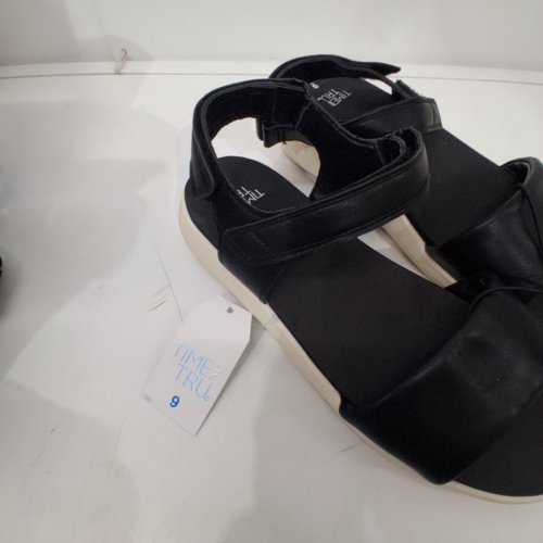 WOMEN'S TIME AND TRU STRAPPY SANDALS - SIZE 9 - BLACK (STYLE: 29SABRINAM26) image 3