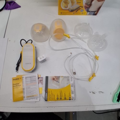 MEDELA FREESTYLE MINI HANDS-FREE DOUBLE ELECTRIC BREAST PUMPS - WHITE/YELLOW image 4
