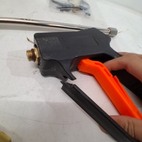 INDUSTRIAL CONCRETE SPRAYER. HEAVY DUTY TRI-POXY PUMP SPRAYER WITH GUN HANDLE - 3.5GAL - ORANGE (MODEL: 21014S) image 4