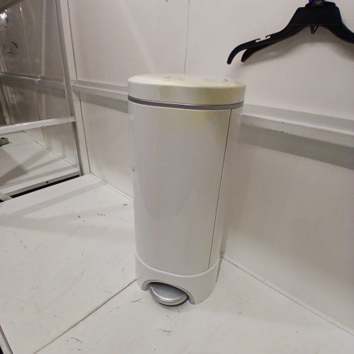 MUNCHKIN STEP DIAPER PAIL POWERED BY ARM & HAMMER image 2