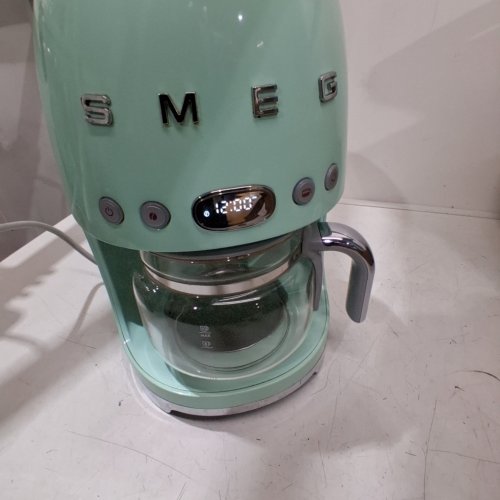 SMEG 50'S RETRO STYLE DRIP FILTER COFFEE MACHINE - 10 CUPS CAPACITY - 1050W - PASTEL GREEN (MODEL: DCF02PGUS) image 2