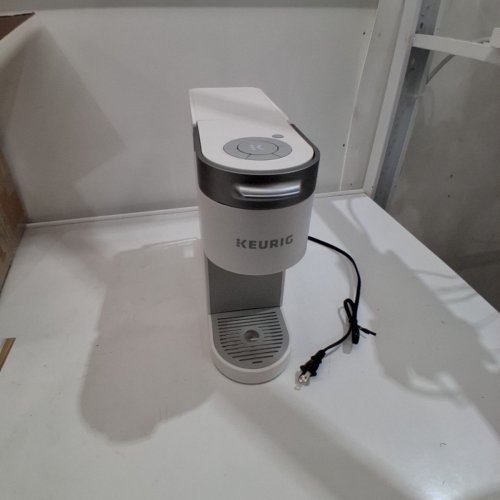KEURIG K-SLIM SINGLE SERVE COFFEE MAKER - WHITE (MODEL: K900) image 3