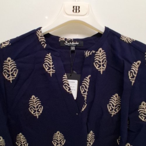 WOMEN'S BARILOCHE EMBROIDERED PILL-OVER SHIRT - SMALL / MEDIUM - 38 - NAVY / BEIGE (STYLE : ALCONABA) image 4