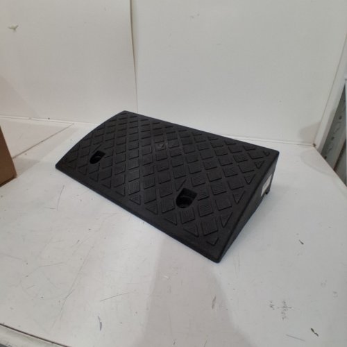 GENUBI INDUSTRY LIGHTWEIGHT HEAVY-DUTY PORTABLE CURB RAMPS - 19.5" X 10.5" X 4.25"H - BLACK image 2