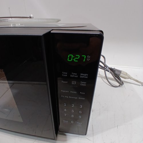 BLACK+DECKER COMPACT DIGITAL MICROWAVE OVEN - 0.7CU.FT - BLACK (MODEL#: EM720C2RD) image 2