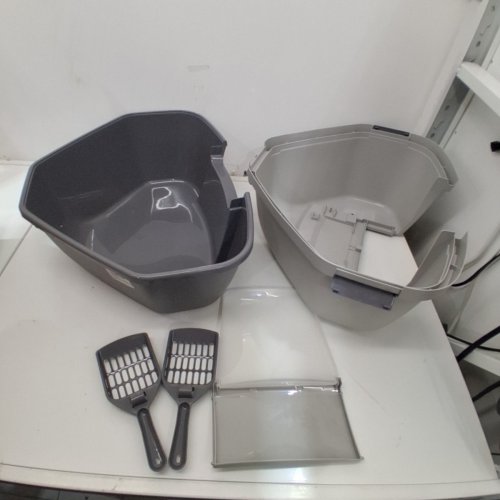 IRIS USA LARGE ENCLOSED CORNER CAT LITTER BOX WITH FRONT DOOR FLAP - GREY (MODEL: 588431/CLH-14C) image 2