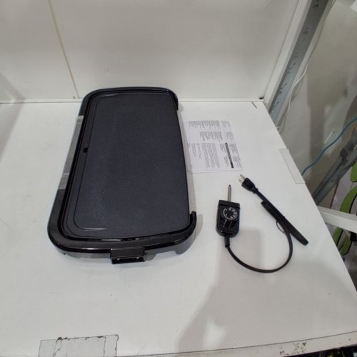 BLACK + DECKER FAMILY SIZED CORDED ELECTRIC GRIDDLE - 20" X 11" - BLACK (MODEL: GD2011BC) image 3