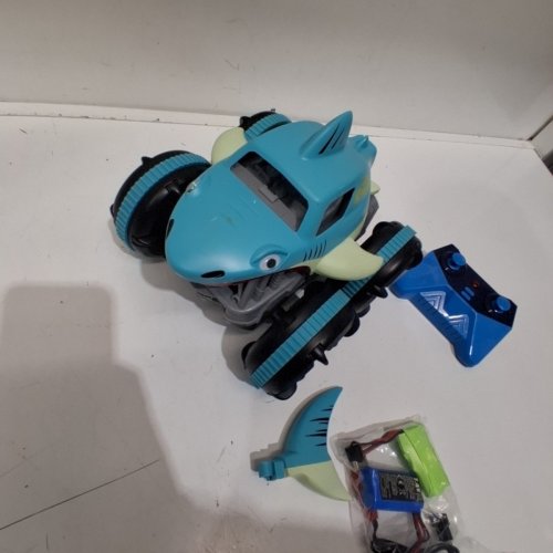 MAXTRONIC REMOTE CONTROL STUNT CAR - 2.4 GHZ - BLUE / GREEN (MODEL: 989-222) image 4