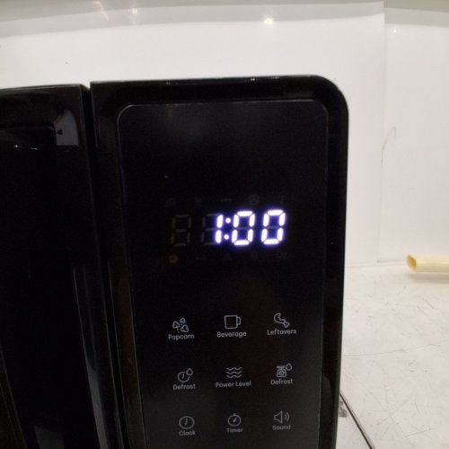 CHEFMAN COUNTERTOP MICROWAVE OVEN - 0.7 CU.FT./20L - BLACK (MODEL: RJ55-7-V2-CA) image 2