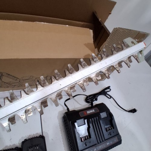 SENIX 40 V CORDLESS HEDGE TRIMMER KIT - 40 V - 18" - BLUE / BLACK (MODEL: HTX2-M) image 5