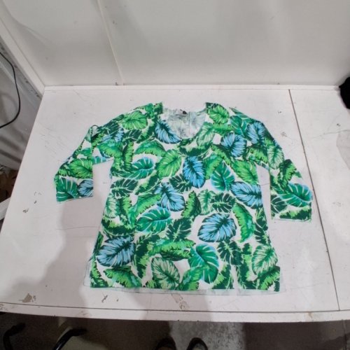 TALBOTS V-NECK PULLOVER SHIRT - SMALL - GREEN / WHITE (STYLE : P242121209) image 2