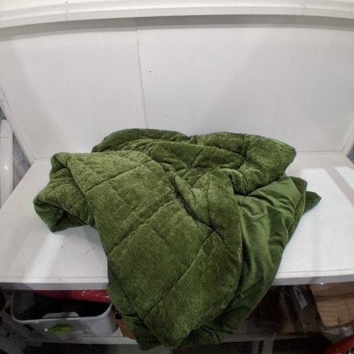 ROOTS HOME CHENILLE VELVET COMFORTER - KING - GREEN (MODEL: 1806587) image 3