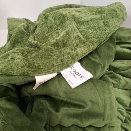 ROOTS HOME CHENILLE VELVET COMFORTER - KING - GREEN (MODEL: 1806587) image 5