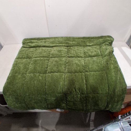 ROOTS HOME CHENILLE VELVET COMFORTER - KING - GREEN (MODEL: 1806587) image 6