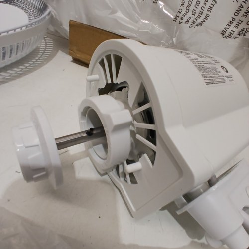 BLACK & DECKER 16" STANDING FAN MULTI-DIRECTIONAL (WHITE) (BFSR16W) image 4