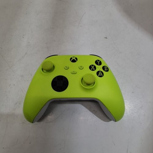XBOX WIRELESS CONTROLLER – ELECTRIC VOLT FOR XBOX SERIES X|S, XBOX ONE, AND WINDOWS 10 DEVICES image 3