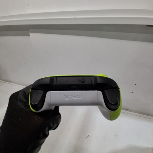 XBOX WIRELESS CONTROLLER – ELECTRIC VOLT FOR XBOX SERIES X|S, XBOX ONE, AND WINDOWS 10 DEVICES image 5