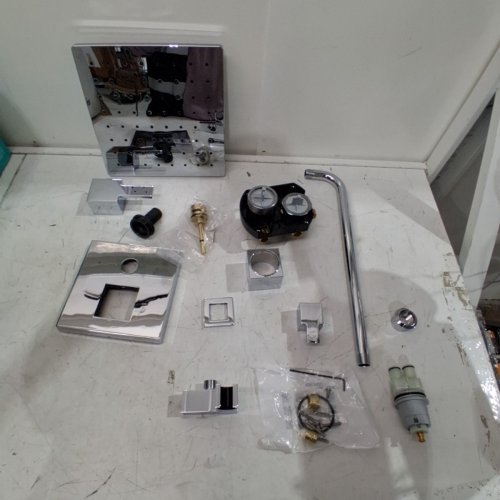 DELTA FAUCET MODERN 14 SERIES RAINCAN 2-SETTING SQUARE SHOWER SYSTEM WITH SHOWER HEAD TRIM KIT AND HANDHELD SPRAY - CHROME - (MODEL: ‎342701) image 2