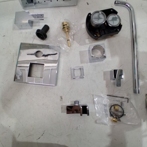 DELTA FAUCET MODERN 14 SERIES RAINCAN 2-SETTING SQUARE SHOWER SYSTEM WITH SHOWER HEAD TRIM KIT AND HANDHELD SPRAY - CHROME - (MODEL: ‎342701) image 3