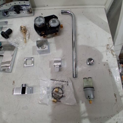 DELTA FAUCET MODERN 14 SERIES RAINCAN 2-SETTING SQUARE SHOWER SYSTEM WITH SHOWER HEAD TRIM KIT AND HANDHELD SPRAY - CHROME - (MODEL: ‎342701) image 4