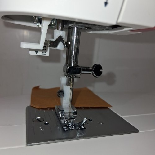 SINGER MX231 SEWING MACHINE WITH 23 BUILT-IN STITCHES - WHITE (MODEL: MX231) image 5