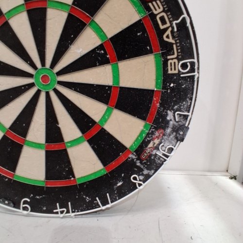 WINMAU SIXTH GEN BLADE 6 PROFESSIONAL BRISTLE DARTBOARD WITH ANGLED WIRE - BLACK/GREEN/RED (MODEL: 3033) image 3